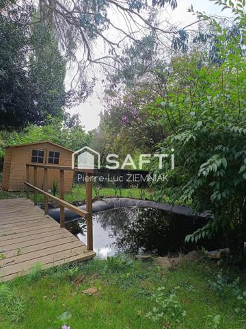 Terrain de loisir au bord du halage.