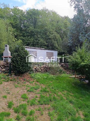 Terrain de loisir au bord du halage.