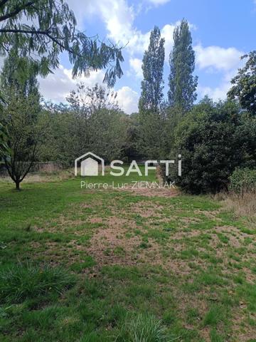 Terrain de loisir au bord du halage.