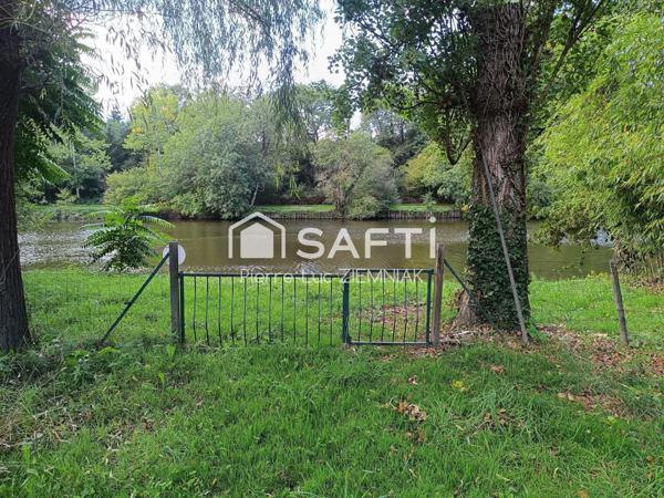 Terrain de loisir au bord du halage.