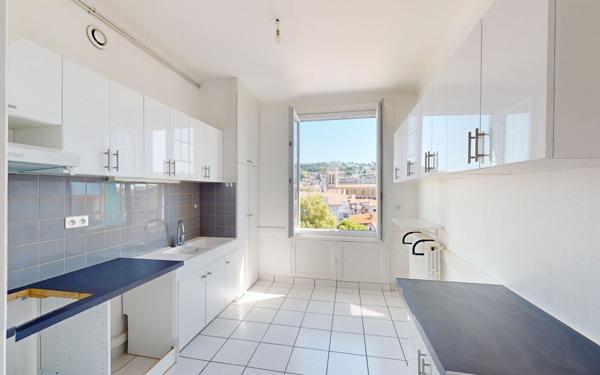 Appartement à vendre    3 pièces • 90 m2 Saint-Étienne