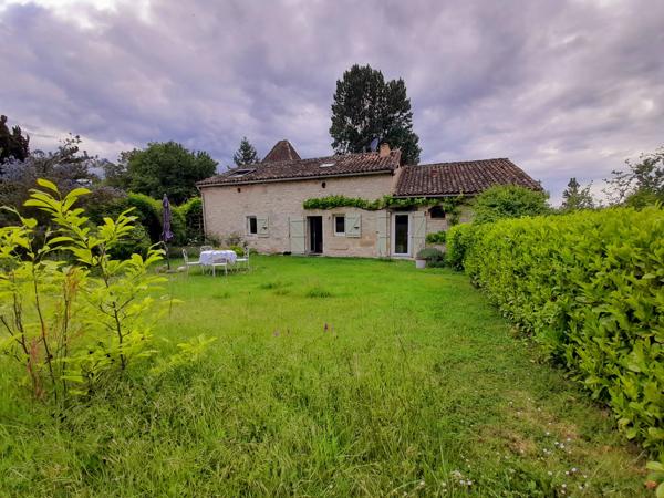 Charmante maison de campagne avec paddocks et abri