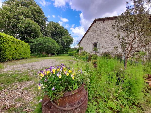 Charmante maison de campagne avec paddocks et abri