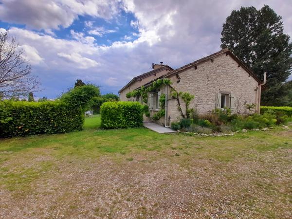 Charmante maison de campagne avec paddocks et abri