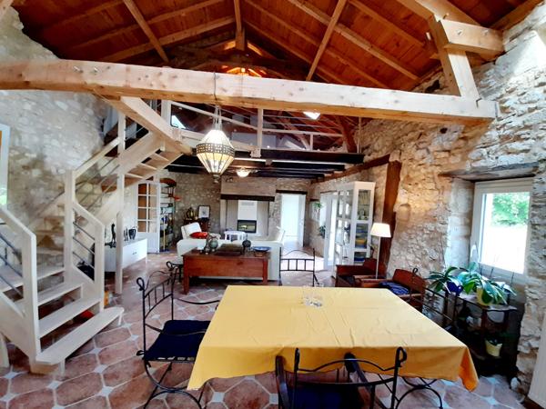 Charmante maison de campagne avec paddocks et abri