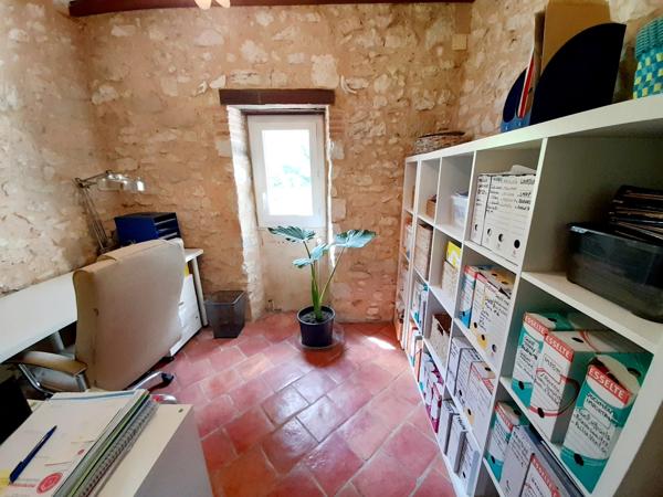 Charmante maison de campagne avec paddocks et abri