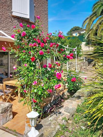 Maison avec 4 chambres à 1,5 km. De Santa Lucia.