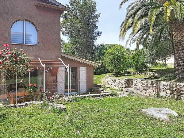 Maison avec 4 chambres à 1,5 km. De Santa Lucia.