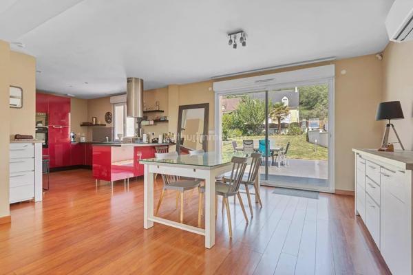 Vente                                                      Maison
                        
                     6 pièces                      100 m2                     à Montlhéry
