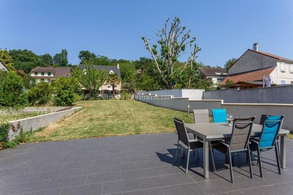 Vente                                                      Maison
                        
                     6 pièces                      100 m2                     à Montlhéry