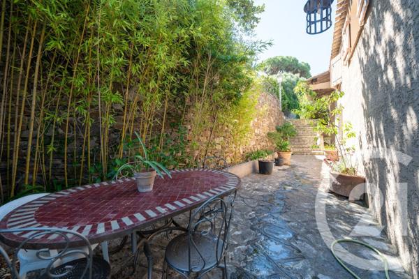 Maison à vendre  10 pièces - 309 m2 HYERES - 83