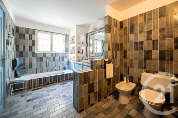 Maison à vendre  10 pièces - 309 m2 HYERES - 83