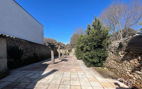 Maison à vendre    4 pièces •  Uchaud