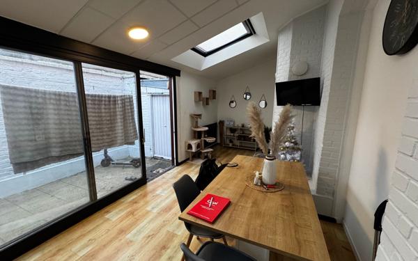 Immeuble à vendre    4 pièces • 150 m2 Péronne