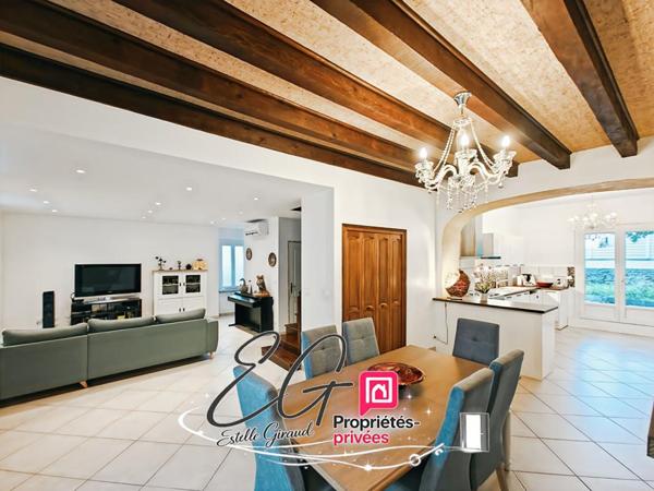 Maison bourgeoise rénovée, Coeur du village de Villegly