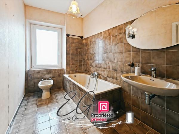 Maison bourgeoise rénovée, Coeur du village de Villegly