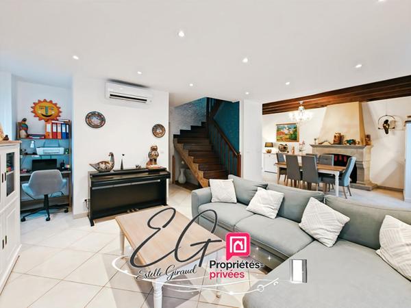 Maison bourgeoise rénovée, Coeur du village de Villegly