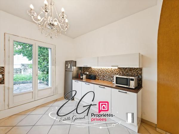 Maison bourgeoise rénovée, Coeur du village de Villegly