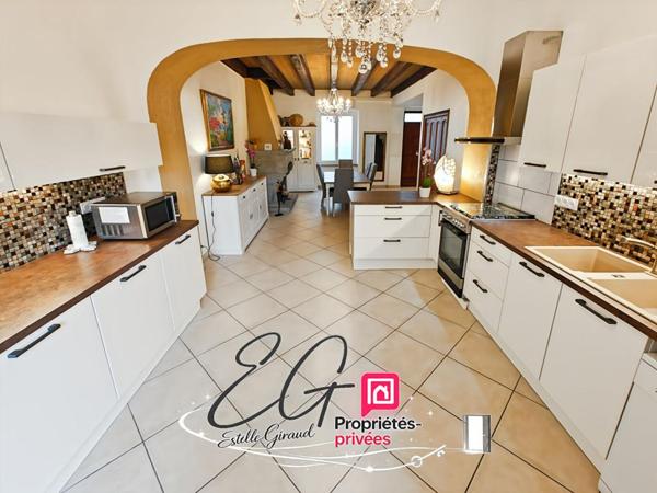 Maison bourgeoise rénovée, Coeur du village de Villegly