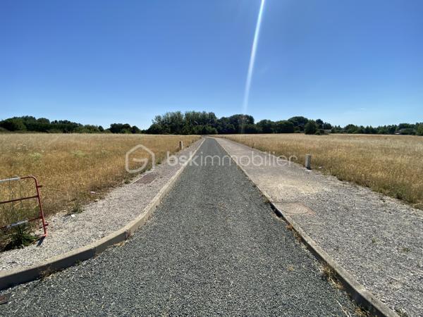 DEVENEZ PROPRIÉTAIRE à La Vieuville, commune d'Alluyes.

Offrez-vous un cadre de vie agréable dans un environnement calme, verdoyant et résidentiel.
Idéalement située entre Chartres et Châteaudun et à proximité de Bonneval, la commune d'Alluyes séduit par sa qualité de vie.

Proche des différents axes routiers (N10 et à l'A11), venez découvrir un lotissement libre de constructeur de 23 terrains à bâtir entièrement viabilisés (eau, électricité, fibre optique), parfaitement adaptés à la réalisation de votre future maison individuelle.

En direction de Bonneval, vous trouverez toutes les commodités du quotidien (commerces, marché, supermarchés, piscine, écoles, collège, crèches, maison médicale…).
Sachez que la gare se trouve à 8 min en voiture et dessert Paris, Châteaudun et Tours. 

Les atouts du programme :
    •    23 Parcelles de 542 à 884 m² en zone UB,
    •    17 366m2 de surface constructible,
    •    Terrains entièrement viabilisés et bornés,
    •    Permis d'amener purger de tout recours,
    •   Etude de faisabilité de l'assainissement autonome d'un futur lotissement réalisé,
    •    Voirie effectué,
    •    Lampadaires posé,
    •    Environnement paisible et résidentiel,
    •    Accès rapide à l'A11 et N10,
    •    À proximité de Chartres, Châteaudun et Bonneval, 
    •   Gare à 8 min,
    •   Commodités à proximité.

Construisez votre projet de vie dans un cadre naturel, alliant tranquillité et proximité des principaux axes de routiers.