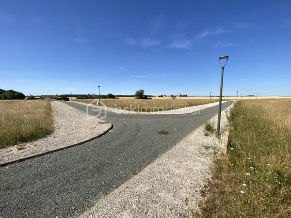 DEVENEZ PROPRIÉTAIRE à La Vieuville, commune d'Alluyes.

Offrez-vous un cadre de vie agréable dans un environnement calme, verdoyant et résidentiel.
Idéalement située entre Chartres et Châteaudun et à proximité de Bonneval, la commune d'Alluyes séduit par sa qualité de vie.

Proche des différents axes routiers (N10 et à l'A11), venez découvrir un lotissement libre de constructeur de 23 terrains à bâtir entièrement viabilisés (eau, électricité, fibre optique), parfaitement adaptés à la réalisation de votre future maison individuelle.

En direction de Bonneval, vous trouverez toutes les commodités du quotidien (commerces, marché, supermarchés, piscine, écoles, collège, crèches, maison médicale…).
Sachez que la gare se trouve à 8 min en voiture et dessert Paris, Châteaudun et Tours. 

Les atouts du programme :
    •    23 Parcelles de 542 à 884 m² en zone UB,
    •    17 366m2 de surface constructible,
    •    Terrains entièrement viabilisés et bornés,
    •    Permis d'amener purger de tout recours,
    •   Etude de faisabilité de l'assainissement autonome d'un futur lotissement réalisé,
    •    Voirie effectué,
    •    Lampadaires posé,
    •    Environnement paisible et résidentiel,
    •    Accès rapide à l'A11 et N10,
    •    À proximité de Chartres, Châteaudun et Bonneval, 
    •   Gare à 8 min,
    •   Commodités à proximité.

Construisez votre projet de vie dans un cadre naturel, alliant tranquillité et proximité des principaux axes de routiers.