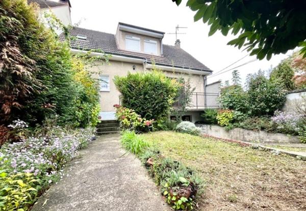 QUARTIER PAVILLIONNAIRE - MAISON FAMILIALE DE 4 CHAMBRES