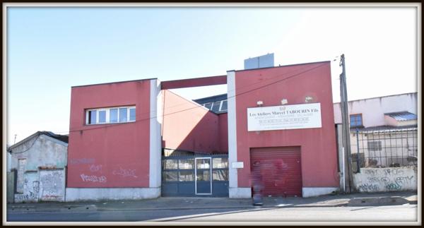 Immeuble et usine à  VITRY SUR SEINE (94) Belle rentabilité