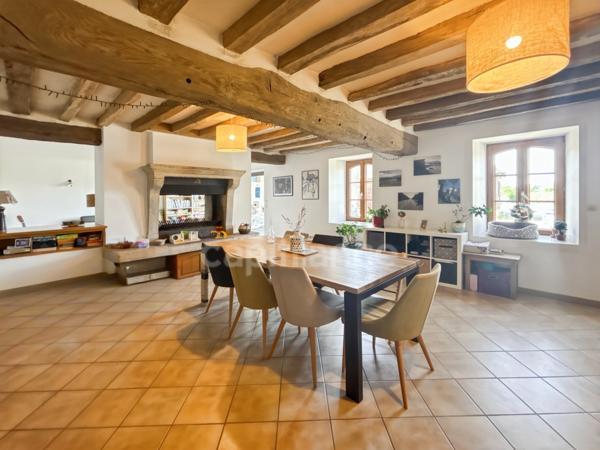 A vendre SAINT JEAN D’ASSÉ Maison de caractère avec dépendances sur 2,5 hectares