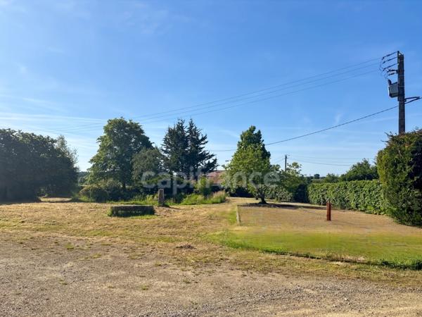 A vendre SAINT JEAN D’ASSÉ Maison de caractère avec dépendances sur 2,5 hectares