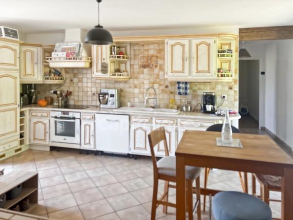 A vendre SAINT JEAN D’ASSÉ Maison de caractère avec dépendances sur 2,5 hectares