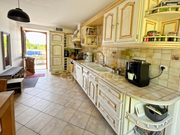 A vendre SAINT JEAN D’ASSÉ Maison de caractère avec dépendances sur 2,5 hectares