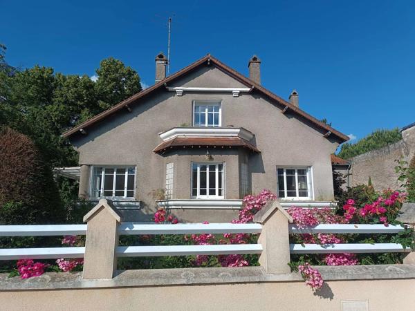 Maison de caractère de 225 m² avec parc arboré de 3000 m² - proche de Montmorillon