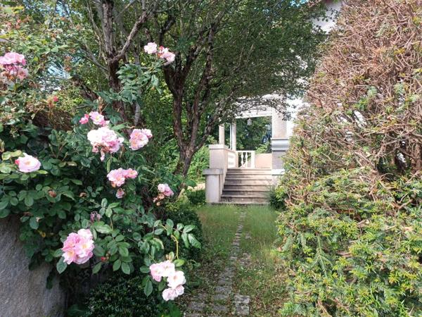 Maison de caractère de 225 m² avec parc arboré de 3000 m² - proche de Montmorillon