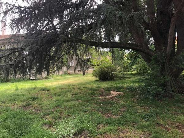 Maison de caractère de 225 m² avec parc arboré de 3000 m² - proche de Montmorillon