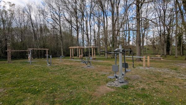 Maison de caractère de 225 m² avec parc arboré de 3000 m² - proche de Montmorillon