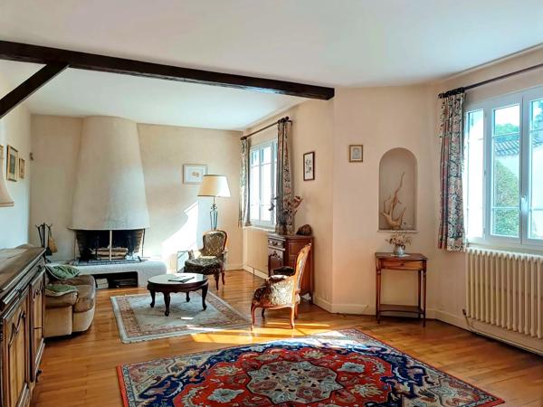 Maison de caractère de 225 m² avec parc arboré de 3000 m² - proche de Montmorillon