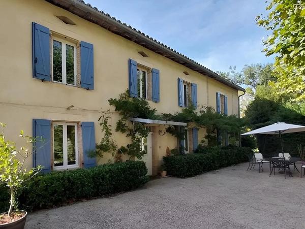 Ancienne maison de vigneron de charme avec piscine et vue panoramique sur la campagne