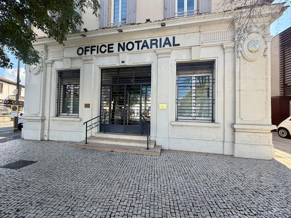 CHATEAURENARD - LOCAUX PROFESSIONNEL - 5 BUREAUX