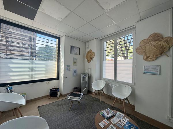 CHATEAURENARD - LOCAUX PROFESSIONNEL - 5 BUREAUX