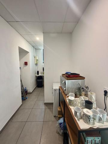 CHATEAURENARD - LOCAUX PROFESSIONNEL - 5 BUREAUX