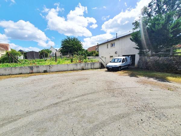 Maison Ecommoy 103 m² - 2 chambres - Jardin et garage