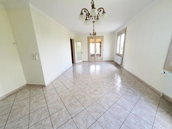 Maison Ecommoy 103 m² - 2 chambres - Jardin et garage