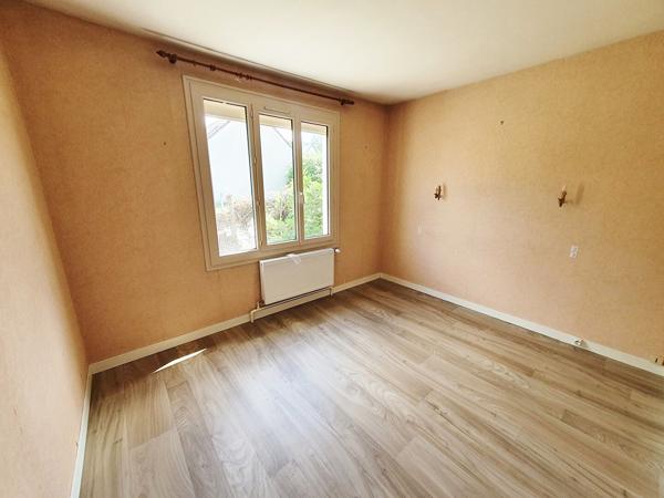 Maison Ecommoy 103 m² - 2 chambres - Jardin et garage