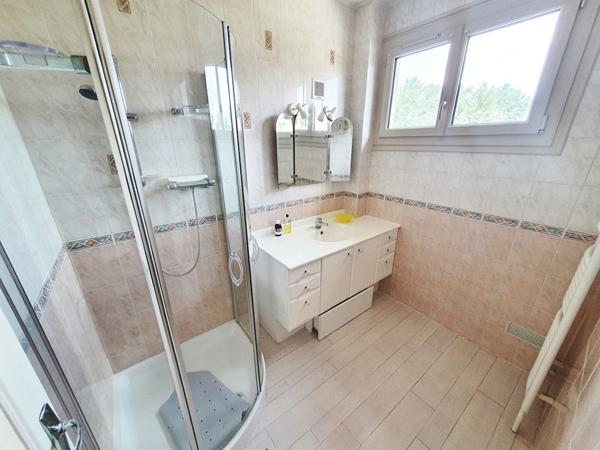 Maison Ecommoy 103 m² - 2 chambres - Jardin et garage