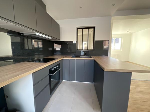 TRES BELLE MAISON DE VILLE ENTIEREMENT RENOVEE AVEC 5 CHAMBRES 3 SALLE S DE BAINS SOTTEVILLE LES ROUEN