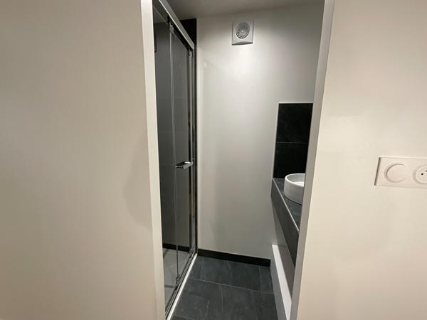 TRES BELLE MAISON DE VILLE ENTIEREMENT RENOVEE AVEC 5 CHAMBRES 3 SALLE S DE BAINS SOTTEVILLE LES ROUEN