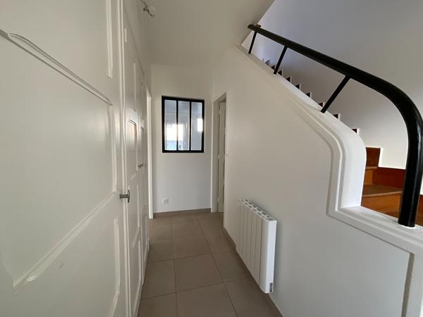 TRES BELLE MAISON DE VILLE ENTIEREMENT RENOVEE AVEC 5 CHAMBRES 3 SALLE S DE BAINS SOTTEVILLE LES ROUEN