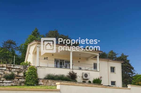 Contemporaine grand confort de plain pied, équipée PMR, 3 chambres, vaste terrasse sur vue dégagée, jardin clôt paysagé