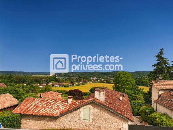 Contemporaine grand confort de plain pied, équipée PMR, 3 chambres, vaste terrasse sur vue dégagée, jardin clôt paysagé