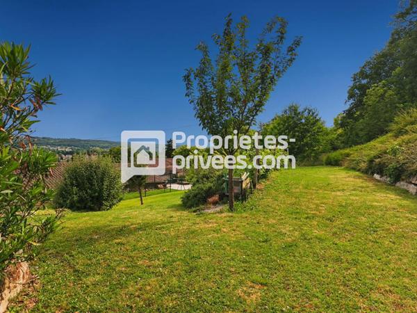 Contemporaine grand confort de plain pied, équipée PMR, 3 chambres, vaste terrasse sur vue dégagée, jardin clôt paysagé